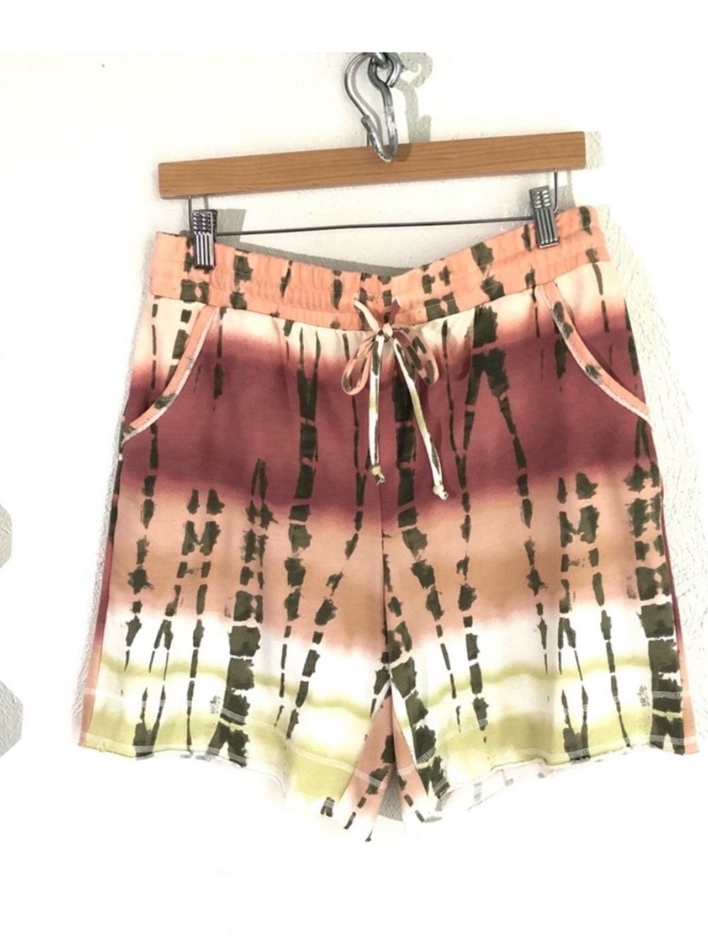 Live Well Lounge Tie-Dye Drawstring Women’s Shorts — Peach & Olive Sz medium
